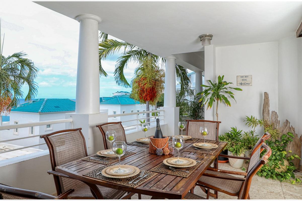 Villa rental St Martin - Dining table